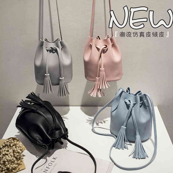 2020 new women's single shoulder messenger bag simulated leather velvet body tassel drawstring bucket bag
2020 new women's single shoulder messenger bag simulated leather velvet body tassel drawstring bucket bag