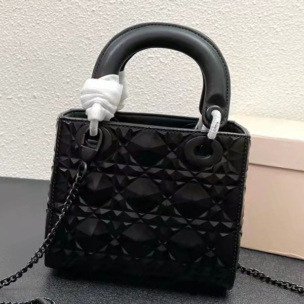 design messenger bag retro frosted plaid leather handbag ladies' new fashion versatile multifunctional large capacity shoulder bag
design messenger bag retro frosted plaid leather handbag ladies' new fashion versatile multifunctional large capacity shoulder bag