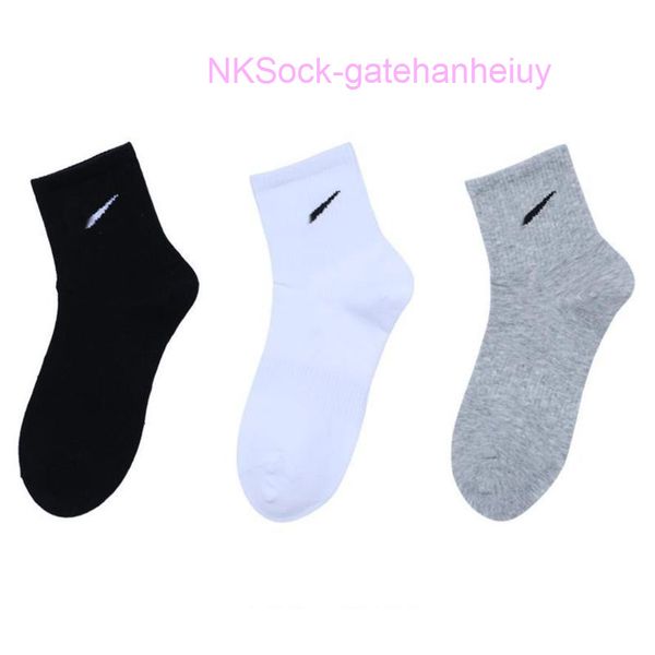 classic fashion men's socks gift box stockings hook brand black white gray medium tube sports cotton sweat absorbing sock men women lux
classic fashion men's socks gift box stockings hook brand black white gray medium tube sports cotton sweat absorbing sock men women lux