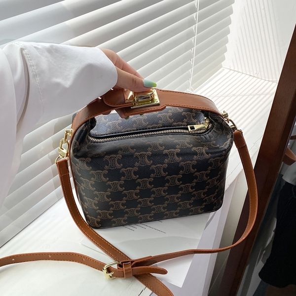 shoulder strap handbags for women luxury designer messenger bag retro small square party leather woman 220527
shoulder strap handbags for women luxury designer messenger bag retro small square party leather woman 220527