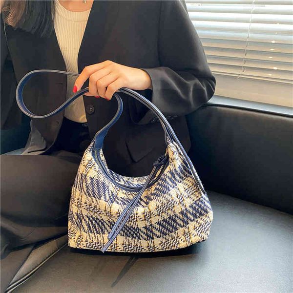large capacity plaid canvas female new soft girl embroidery thread women's fashion temperament messenger leather shoulder bag
large capacity plaid canvas female new soft girl embroidery thread women's fashion temperament messenger leather shoulder bag