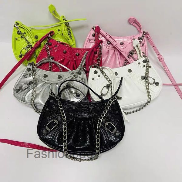 2022 designer handbags bag women balencaigass b le cagole leather locomotive mini chain wrinkled cowhide underarm single shoulder messenger
2022 designer handbags bag women balencaigass b le cagole leather locomotive mini chain wrinkled cowhide underarm single shoulder messenger