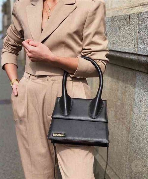 designer handbag autumn and winter niche designer jacquems portable single shoulder messenger high-capacity women's bag
designer handbag autumn and winter niche designer jacquems portable single shoulder messenger high-capacity women's bag