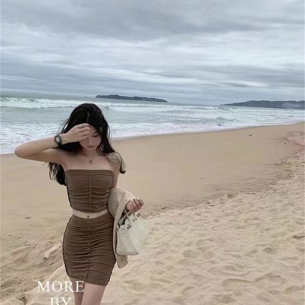 two piece dress designer aw dawangjia 22 spring / summer new wrinkled bra skirt suit slim design two piece set 14td, White
two piece dress designer aw dawangjia 22 spring / summer new wrinkled bra skirt suit slim design two piece set 14td, White