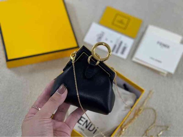 fashion trend new ladies luxury brand designer bag wholesale mini metal buckle cowhide versatile neck chain single shoulder women's
fashion trend new ladies luxury brand designer bag wholesale mini metal buckle cowhide versatile neck chain single shoulder women's