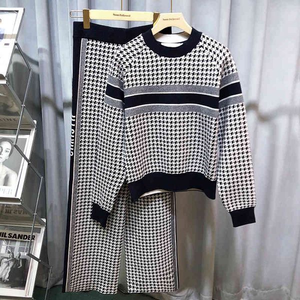 women's knits & tees classic thousand bird check two piece set women's white fumei letter printed long sleeved sweater loose + wid
women's knits & tees classic thousand bird check two piece set women's white fumei letter printed long sleeved sweater loose + wid