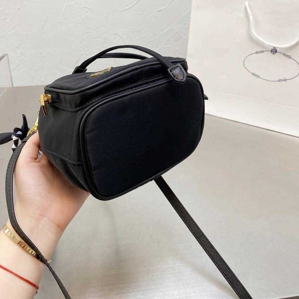 2021 women bucket bags designers crossbody shoulder bag small totes fashion handbags drawstrings triangle cute style pd21081601
2021 women bucket bags designers crossbody shoulder bag small totes fashion handbags drawstrings triangle cute style pd21081601