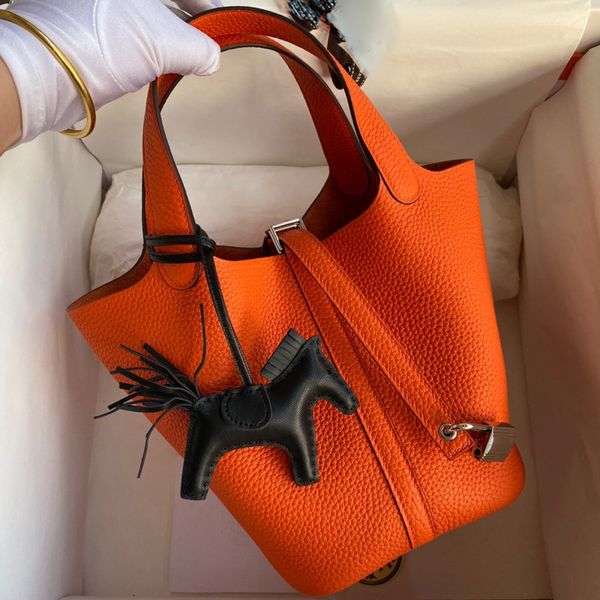 r customized handbag 22 shopping cabbage basket women's large-capacity shoulder bag classic fashion
r customized handbag 22 shopping cabbage basket women's large-capacity shoulder bag classic fashion