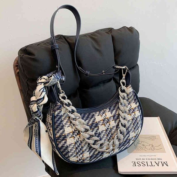 canvas new chain silk lattice simple portable embroidery thread women's fashion temperament messenger leather shoulder bag
canvas new chain silk lattice simple portable embroidery thread women's fashion temperament messenger leather shoulder bag