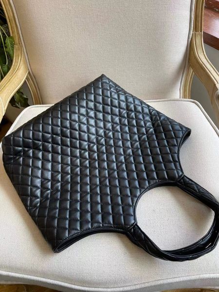 2022 icare maxi shopping in quilted lambskin large capacity tote shopping shoulder tote bag diamond surface new with chain coin wallet xl sh
2022 icare maxi shopping in quilted lambskin large capacity tote shopping shoulder tote bag diamond surface new with chain coin wallet xl sh