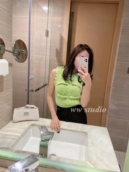 women's vests designer 2022 spring new high-grade sense of minority hook flower vest for women with foreign style sleeveless short knit, Black;white