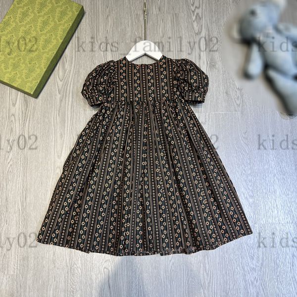 22ss newly fashion girls dresses doll collar princess pleated dress puff sleeves girls skirts designers kids luxury lovely-dresses temperame, Red;yellow 
22ss newly fashion girls dresses doll collar princess pleated dress puff sleeves girls skirts designers kids luxury lovely-dresses temperame, Red;yellow