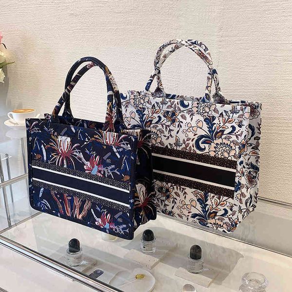 new pattern handbag embroidery thread women's fashion temperament messenger leather shoulder bag
new pattern handbag embroidery thread women's fashion temperament messenger leather shoulder bag