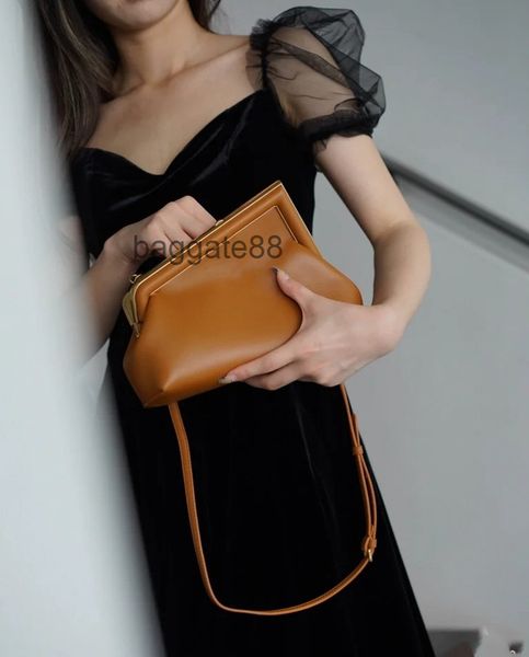 handbags women fashion fends designer series metal wrapped dinner handbag single shoulder messenger bag kh97
handbags women fashion fends designer series metal wrapped dinner handbag single shoulder messenger bag kh97