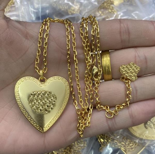 fashion new designed pendant hollow out greca grecamania women's chain necklace banshee medusa head portrait 18k gold plated ladies nec, Silver
fashion new designed pendant hollow out greca grecamania women's chain necklace banshee medusa head portrait 18k gold plated ladies nec, Silver