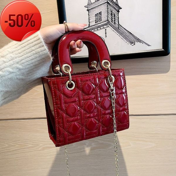 the factory directly patent leather diana women's 2021 new wedding bride red small fragrance one shoulder handbag
the factory directly patent leather diana women's 2021 new wedding bride red small fragrance one shoulder handbag