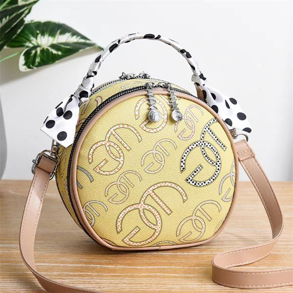 women shoulder bag designer crossbody messenger bags circle purse causal outgoing packs female fashion shopping purse lady pu leather pocket
women shoulder bag designer crossbody messenger bags circle purse causal outgoing packs female fashion shopping purse lady pu leather pocket