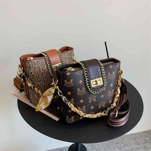 bucket bag women's new autumn and winter fashion personalized badge wide shoulder strap single shoulder msenger bag designer bags
bucket bag women's new autumn and winter fashion personalized badge wide shoulder strap single shoulder msenger bag designer bags