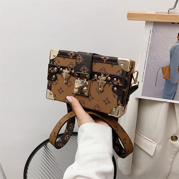 fashion retro simple lock printed messenger ins single shoulder women's small square bag purses onlines
fashion retro simple lock printed messenger ins single shoulder women's small square bag purses onlines