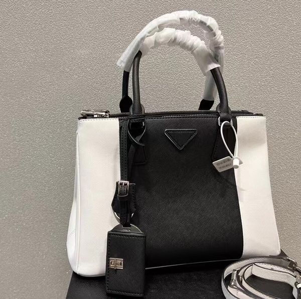 luxury women assorted colors shopping bag high capacity dual zippers genuine leather fashion chain interior zipper pocket shoulder bags
luxury women assorted colors shopping bag high capacity dual zippers genuine leather fashion chain interior zipper pocket shoulder bags