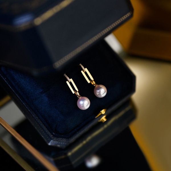 temperament 925 silver paper clip earrings female minority design sense simple pearl jewelry, Golden;silver
temperament 925 silver paper clip earrings female minority design sense simple pearl jewelry, Golden;silver