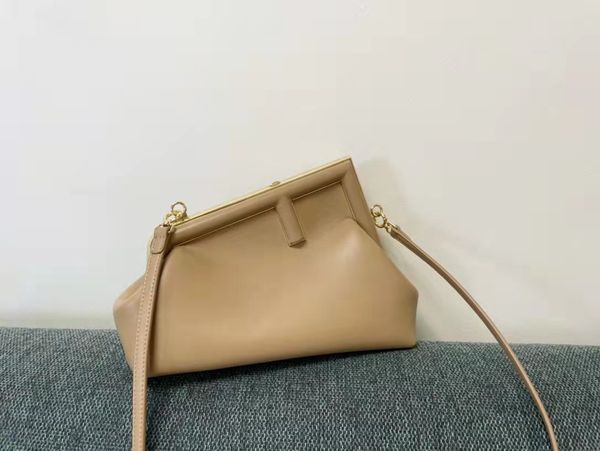ladies bag high-end custom quality single shoulder crossbody bag fashion leisure and entertainment genuine leathe 46541523
ladies bag high-end custom quality single shoulder crossbody bag fashion leisure and entertainment genuine leathe 46541523