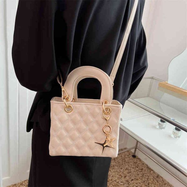 bag women 2022 new fashion portable bright single shoulder women's summer messenger wholesale western style ladies designer bags
bag women 2022 new fashion portable bright single shoulder women's summer messenger wholesale western style ladies designer bags