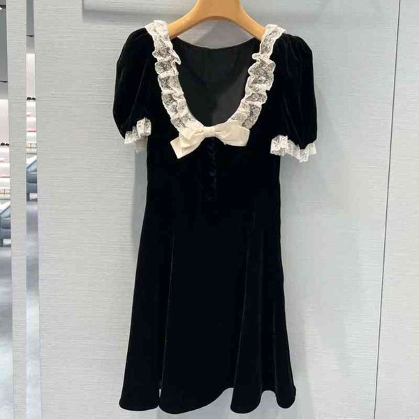 spring black velvet bubble sleeve dress looks thin elegant high-end medium and long skirt
spring black velvet bubble sleeve dress looks thin elegant high-end medium and long skirt
