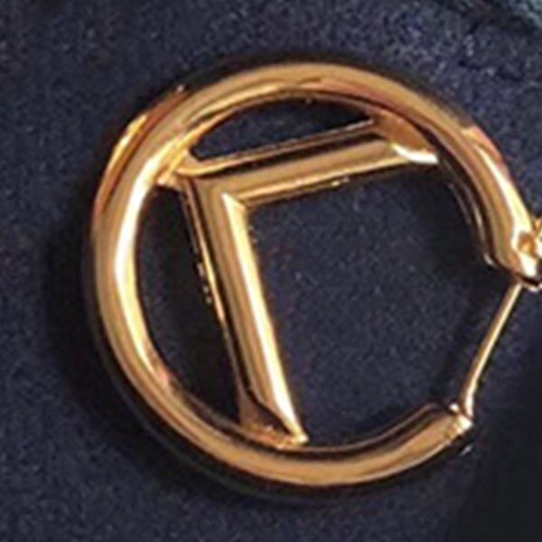 Designers Gold Hoop Earrings Fashion Women Ear Stud Studs F Charm Jewelry Simple Earing Bangle Lady Party Wedding Lovers Gift 2206274XQ
Designers Gold Hoop Earrings Fashion Women Ear Stud Studs F Charm Jewelry Simple Earing Bangle Lady Party Wedding Lovers Gift 2206274XQ