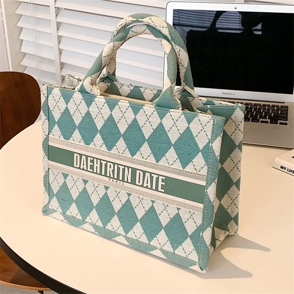 10% off 2022 trendy handbags summer xiaozhong lingge portable large female new versatile fashion commuter canvas tote
10% off 2022 trendy handbags summer xiaozhong lingge portable large female new versatile fashion commuter canvas tote