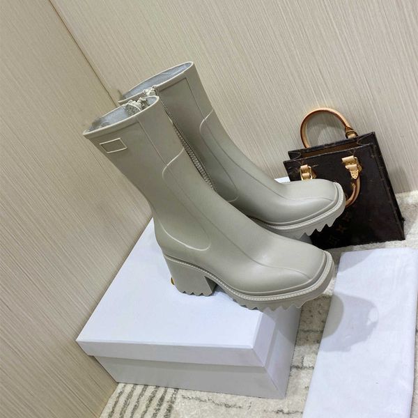 sandals 2021 autumn and winter black medium tube ultra light thick heel women's medium long rubber waterproof rainmartin
sandals 2021 autumn and winter black medium tube ultra light thick heel women's medium long rubber waterproof rainmartin
