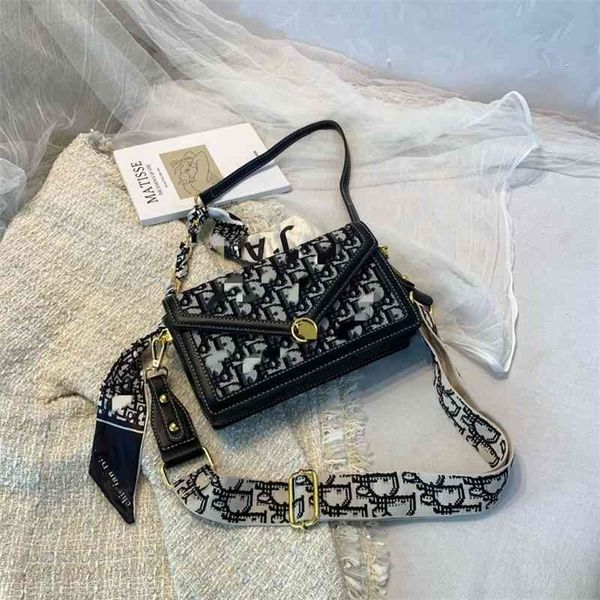 68% off 60% off single shoulder messenger bag new small square fashion old flower armpit trend letter women's bag
68% off 60% off single shoulder messenger bag new small square fashion old flower armpit trend letter women's bag