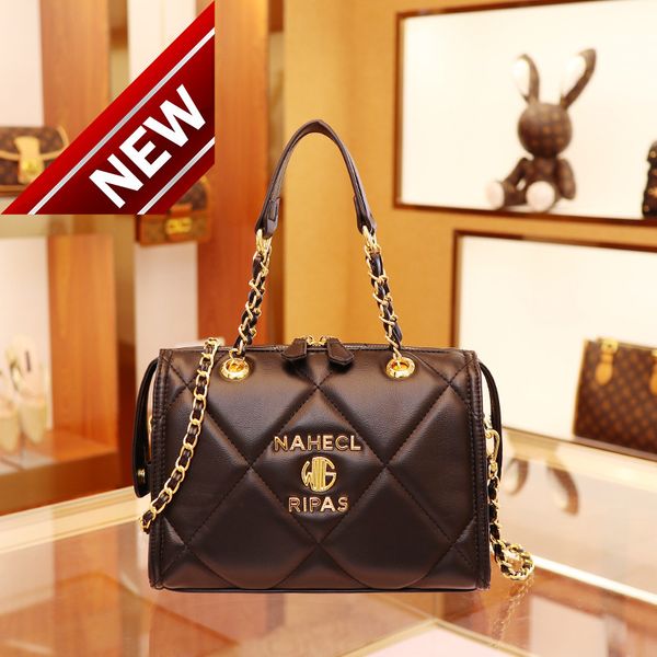 trendy wholesale hong leather high-grade high-capacity new small across women's fashion chain ladies bags
trendy wholesale hong leather high-grade high-capacity new small across women's fashion chain ladies bags