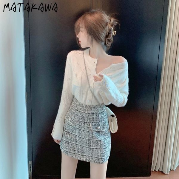 hollow out white knitted cardigan womens korean loose casual sweters for women short longsleeved 210506
hollow out white knitted cardigan womens korean loose casual sweters for women short longsleeved 210506