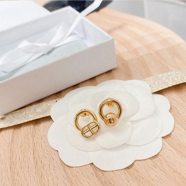 luxury brand earrings stud designer for women gold classic round earring jewelry safety pins wedding party glamour gift earrings good nice, Golden;silver
luxury brand earrings stud designer for women gold classic round earring jewelry safety pins wedding party glamour gift earrings good nice, Golden;silver