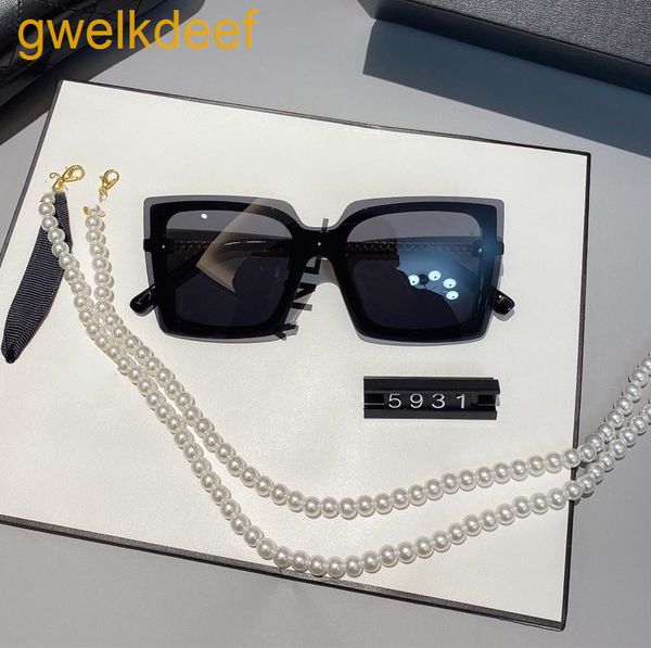 summer famous sunglass oversized flat ladi sun glass chain women square fram fashion digner with packaging box shad, White;black
summer famous sunglass oversized flat ladi sun glass chain women square fram fashion digner with packaging box shad, White;black