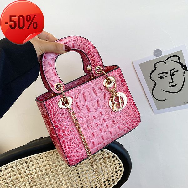the factory directly bag 2022 new crocodile pattern fashionable one shoulder msenger portable women's diana small bag
the factory directly bag 2022 new crocodile pattern fashionable one shoulder msenger portable women's diana small bag