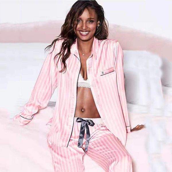 spring and autumn longsleeved cardigan printing large size simulation silk ladies home service color stripe pajamas se 201113, Black;red
spring and autumn longsleeved cardigan printing large size simulation silk ladies home service color stripe pajamas se 201113, Black;red