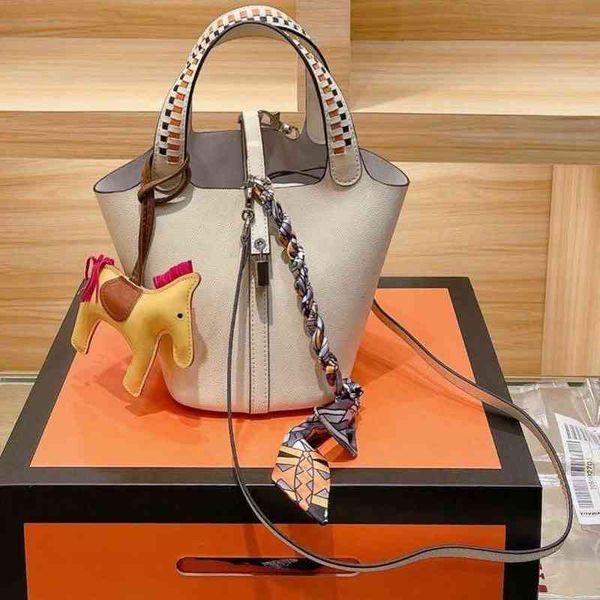 original designer luxury bags herms handbag 2022 spring and summer fashion palm grain cowhide versatile vegetable basket leisure
original designer luxury bags herms handbag 2022 spring and summer fashion palm grain cowhide versatile vegetable basket leisure