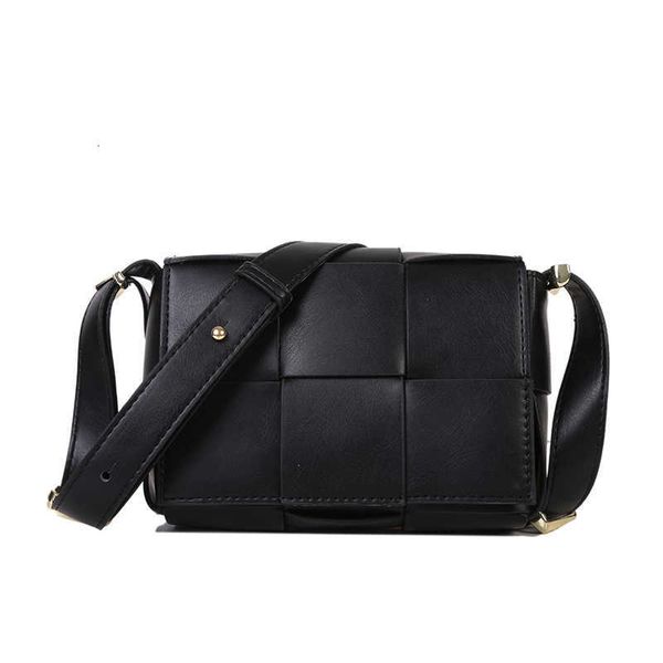 evening bags mini leather woven crossbody for women 2022 luxury brand long belt shoulder 2022 trend female handbags and purses y0506 
evening bags mini leather woven crossbody for women 2022 luxury brand long belt shoulder 2022 trend female handbags and purses y0506