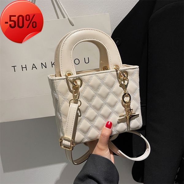 the factory directly small women's 2022 popular new fashion portable princs bag high sense one shoulder msenger bag
the factory directly small women's 2022 popular new fashion portable princs bag high sense one shoulder msenger bag