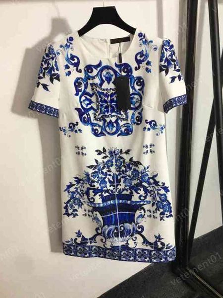 fashion women dresses heavy industry gemstone inlaid blue and white porcelain print round neck short sleeve dress luxury designer women clot, Black;gray
fashion women dresses heavy industry gemstone inlaid blue and white porcelain print round neck short sleeve dress luxury designer women clot, Black;gray