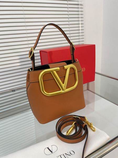 high-quality new designer bag leather princess portable fashion cool design shoulder handbag 2022 fashionable atmosphere three-layer women&#
high-quality new designer bag leather princess portable fashion cool design shoulder handbag 2022 fashionable atmosphere three-layer women&#