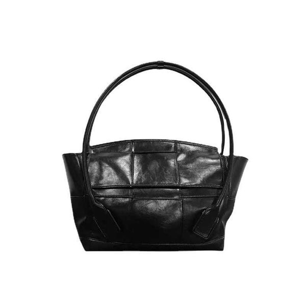 2022 new oil wax leather tote cowhide arco56 large messenger woven wings shopping bag crossbow bag women's bag
2022 new oil wax leather tote cowhide arco56 large messenger woven wings shopping bag crossbow bag women's bag