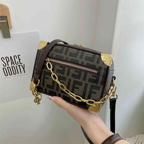 factory direct sale net red foreign style box horizontal mobile phone retro chain small square bag single shoulder bag
factory direct sale net red foreign style box horizontal mobile phone retro chain small square bag single shoulder bag