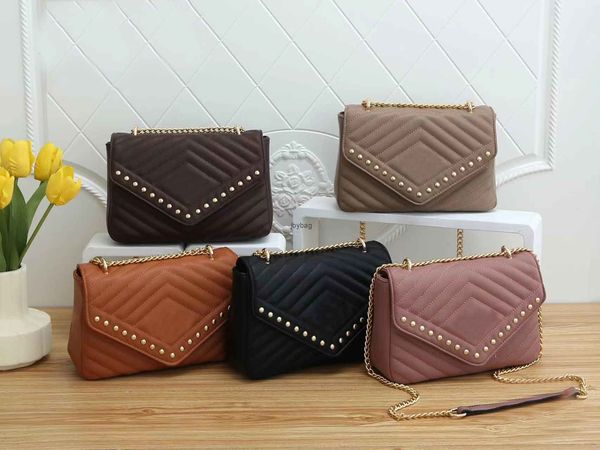 2022 luxury designer classic design soft leather women's shoulder bag small square chain bag front logo fashion high-end cross bag with
2022 luxury designer classic design soft leather women's shoulder bag small square chain bag front logo fashion high-end cross bag with