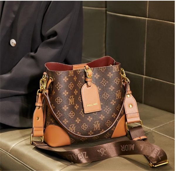 brand luxury design vintage bucket bag 2022 women's fashion retro style one shoulder crossbody bags printed color handbag, Black
brand luxury design vintage bucket bag 2022 women's fashion retro style one shoulder crossbody bags printed color handbag, Black