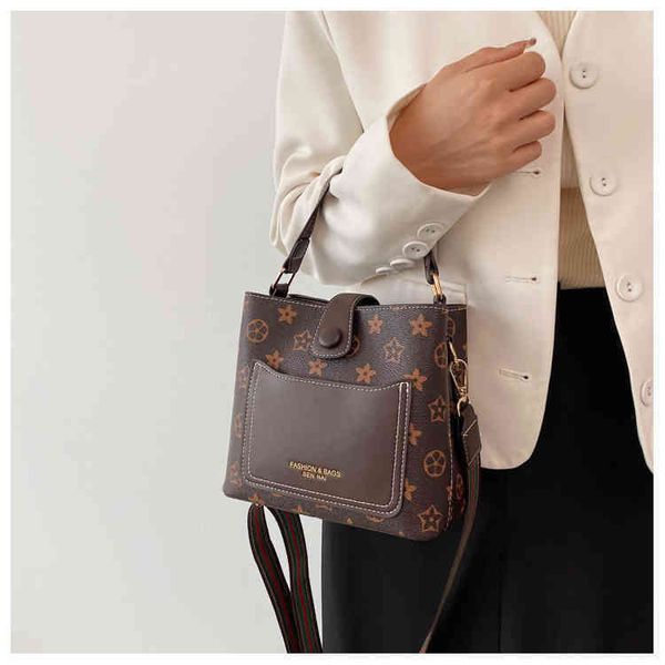 2022 new designer handbags messenger single shoulder versatile net red french texture popular hand
2022 new designer handbags messenger single shoulder versatile net red french texture popular hand