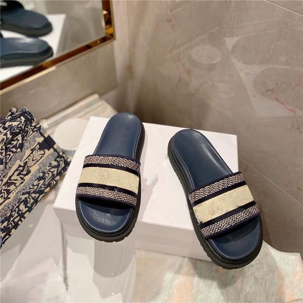 2022 designer women slippers d print embroidery sandals flip flop slipper beach vacation ladies increase platform letter flat rubber sandal, Black
2022 designer women slippers d print embroidery sandals flip flop slipper beach vacation ladies increase platform letter flat rubber sandal, Black