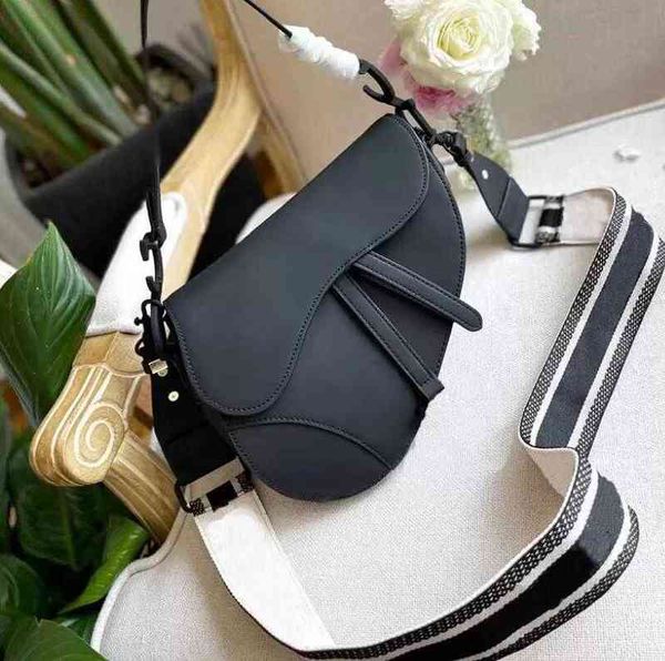 5awomen's luxury 2021 designer fashion one shoulder diagonal cross leather messenger bag, Red;black
5awomen's luxury 2021 designer fashion one shoulder diagonal cross leather messenger bag, Red;black